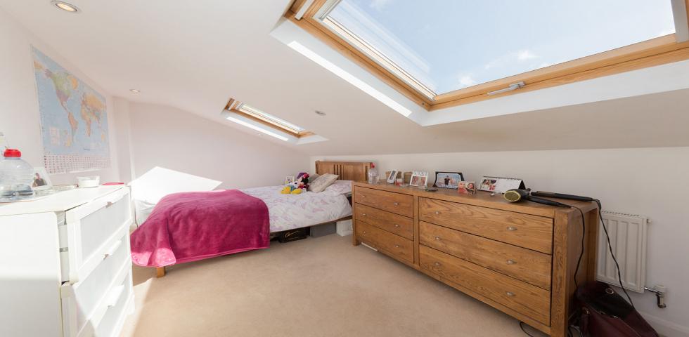 			FANTASTIC LOCATION , 3 Bedroom, 1 bath, 1 reception Apartment			 Iverson Road, WEST HAMPSTEAD